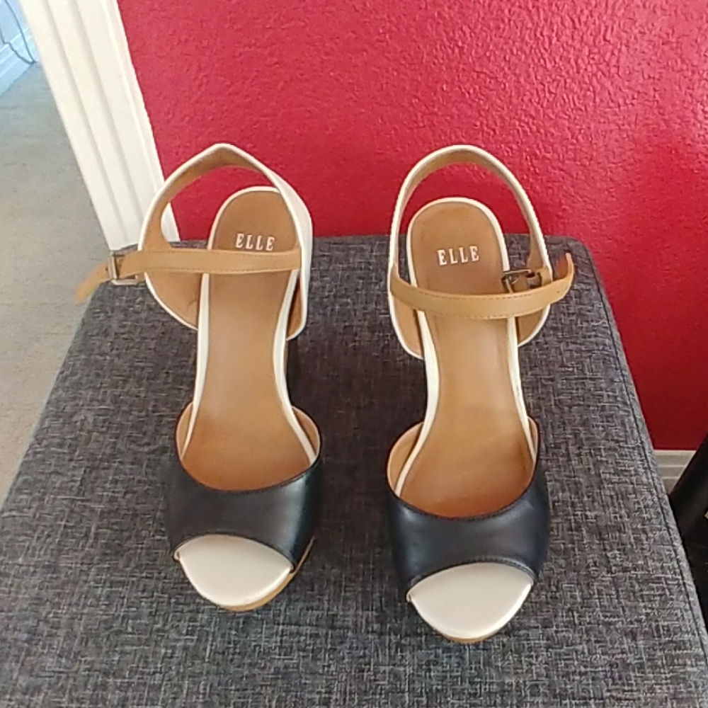 Heels - Picture 3 of 4